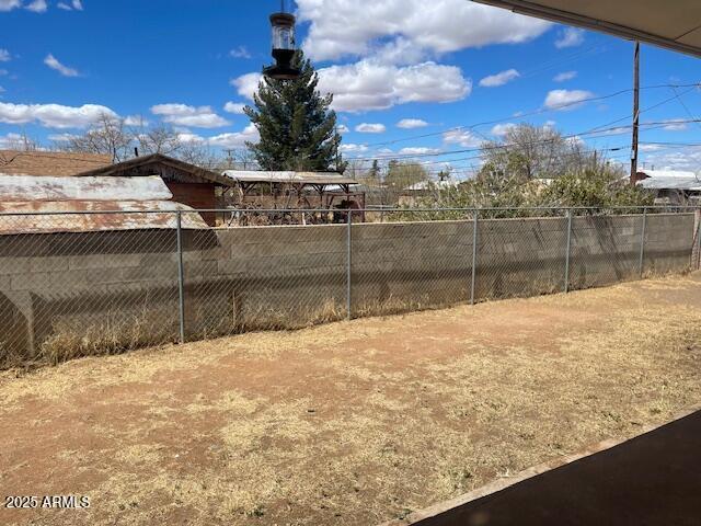 1010 N Florida Ave, Douglas, AZ 85607 - view of yard with fence