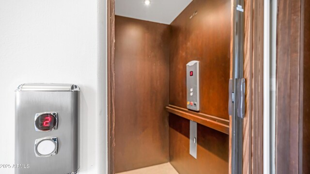 1805 E Rocky Slope Dr, Phoenix, AZ 85048 - details with elevator