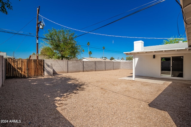 view of yard featuring a patio