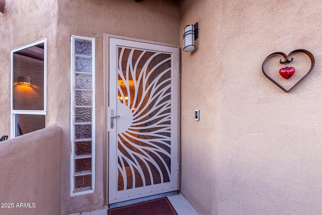 entrance to property with stucco siding