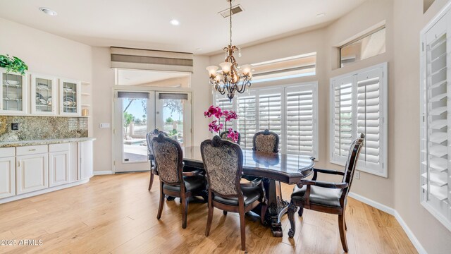 dining area with an inviting chandelier, light wood-style flooring, baseboards, visible vents, and recessed lighting