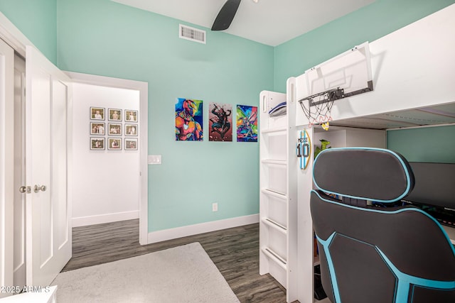 bedroom featuring dark wood-style flooring, baseboards, and ceiling fan