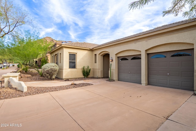 view of front facade with a garage