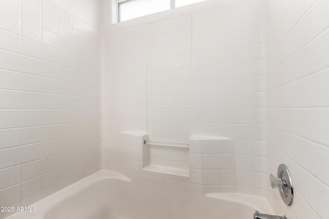 2906 W Irma Ln, Phoenix, AZ 85027 - bathroom featuring bathing tub / shower combination