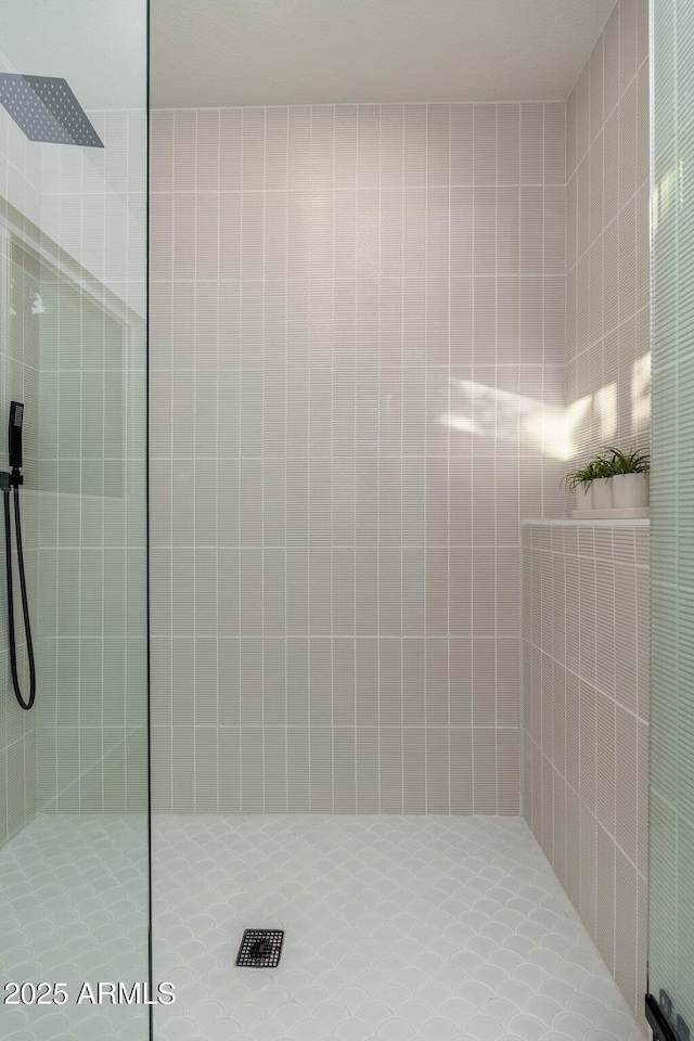 7223 N 14th St, Phoenix, AZ 85020 - full bathroom featuring walk in shower