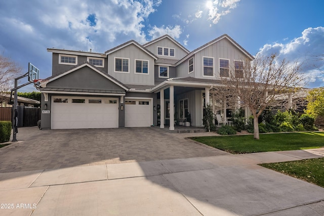 view of front of home featuring a front lawn