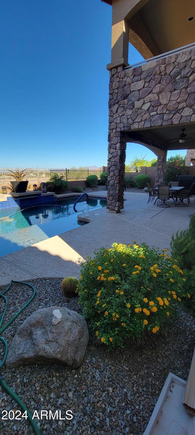 view of yard featuring a patio