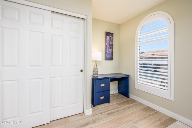 6831 S Coral Gable Dr, Chandler, AZ 85249 - entryway featuring light wood-style floors and baseboards