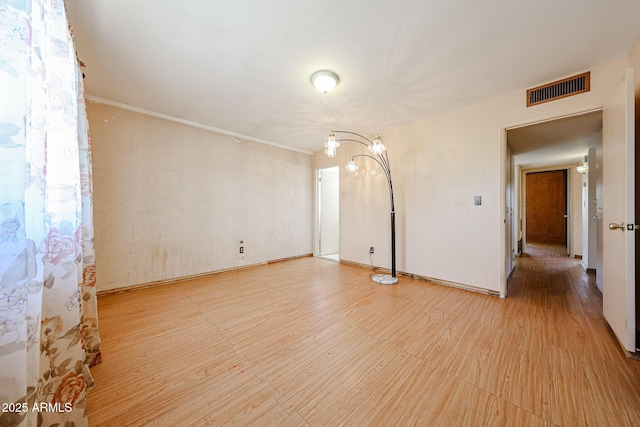 empty room featuring visible vents and a notable chandelier