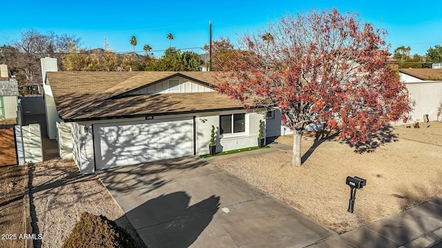 view of front facade featuring a garage