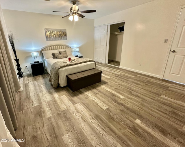 bedroom featuring ceiling fan, hardwood / wood-style floors, and a closet