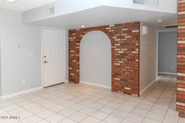 spare room featuring light tile patterned flooring