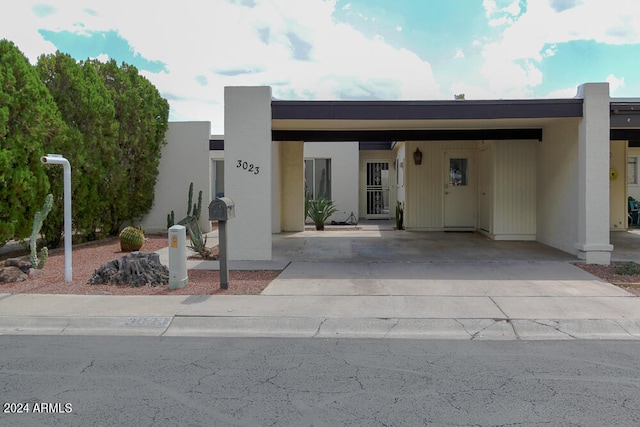 view of front of home featuring a carport