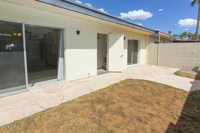 view of yard featuring a patio