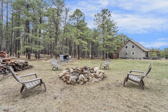view of yard featuring a fire pit