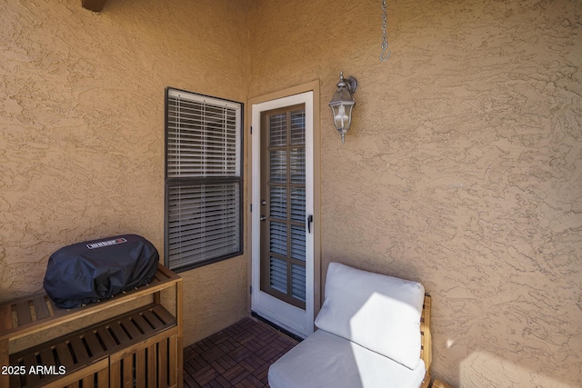 view of exterior entry with stucco siding