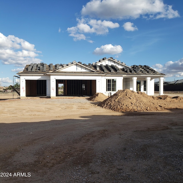 view of front of house with a garage and dirt driveway