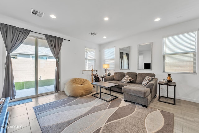 living room featuring recessed lighting, visible vents, and baseboards