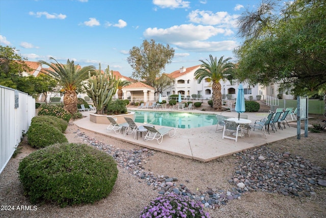 10401 N 52nd St Unit 210, Paradise Valley, AZ 85253 - community pool featuring a patio and fence