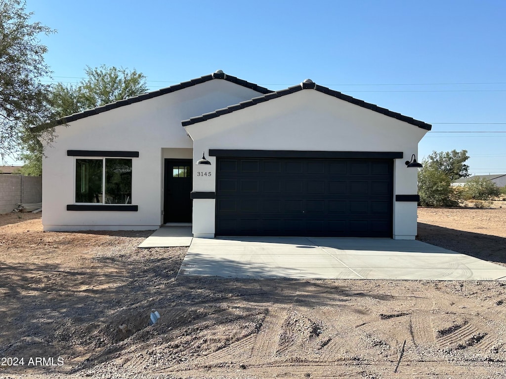 view of front facade featuring a garage