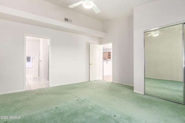 carpeted spare room featuring ceiling fan