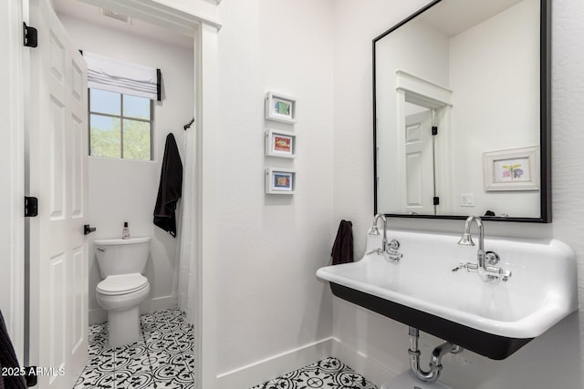 2985 N Point Ridge Rd, Buckeye, AZ 85396 - bathroom featuring baseboards, toilet, a sink, and tile patterned floors
