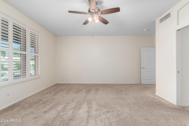 carpeted empty room featuring ceiling fan