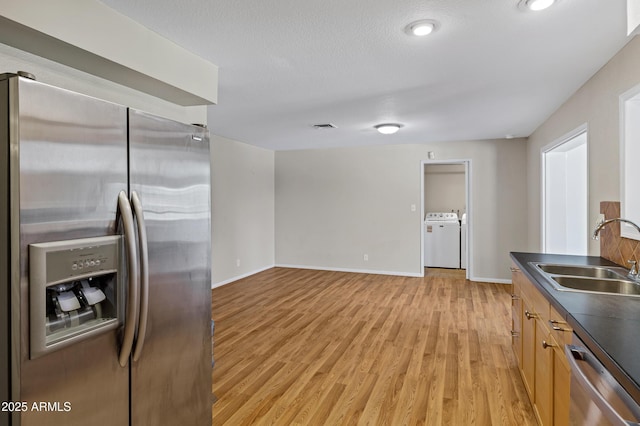 1832 E Concorda Dr, Tempe, AZ 85282 - kitchen with appliances with stainless steel finishes, a sink, dark countertops, light wood-style floors, and independent washer and dryer