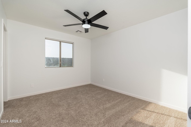 carpeted empty room featuring ceiling fan