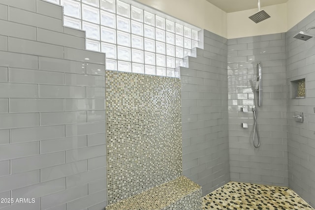 bathroom featuring a tile shower