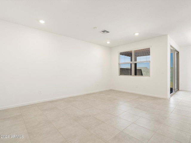 empty room featuring light tile patterned flooring