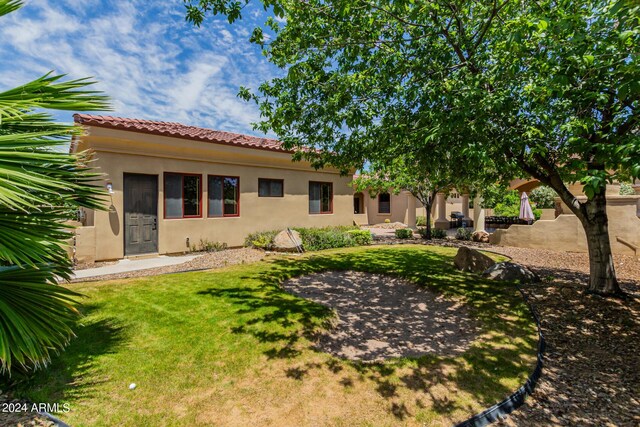 back of house featuring a yard