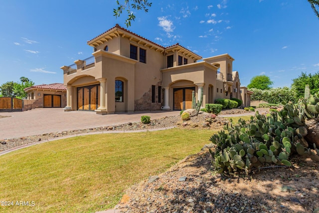 mediterranean / spanish-style house featuring a front lawn