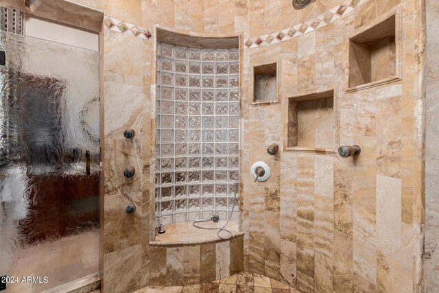 bathroom featuring tiled shower