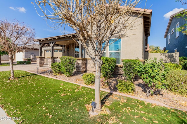 view of front of house featuring a front lawn