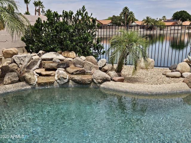 7724 W Topeka Dr W, Glendale, AZ 85308 - view of pool