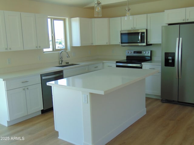 17707 E Jackrabbit Rd, Mayer, AZ 86333 - kitchen with appliances with stainless steel finishes, a sink, light wood-style flooring, and a kitchen island
