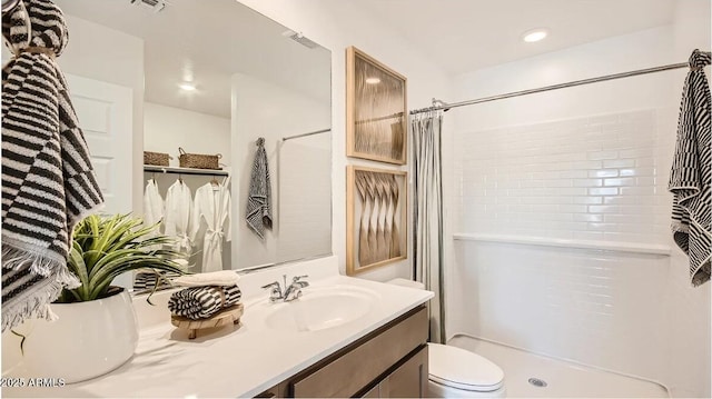12039 E Primrose Ln, Florence, AZ 85132 - full bath with vanity, curtained shower, and toilet