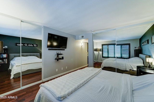 5122 E Shea Blvd Unit 1020, Scottsdale, AZ 85254 - bedroom featuring a closet, visible vents, baseboards, and wood finished floors