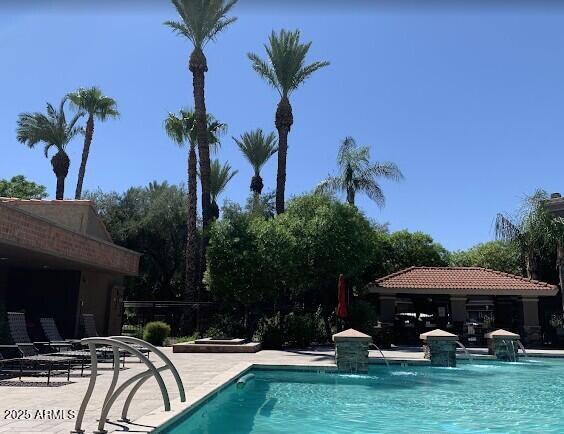 5122 E Shea Blvd Unit 1020, Scottsdale, AZ 85254 - community pool with a patio