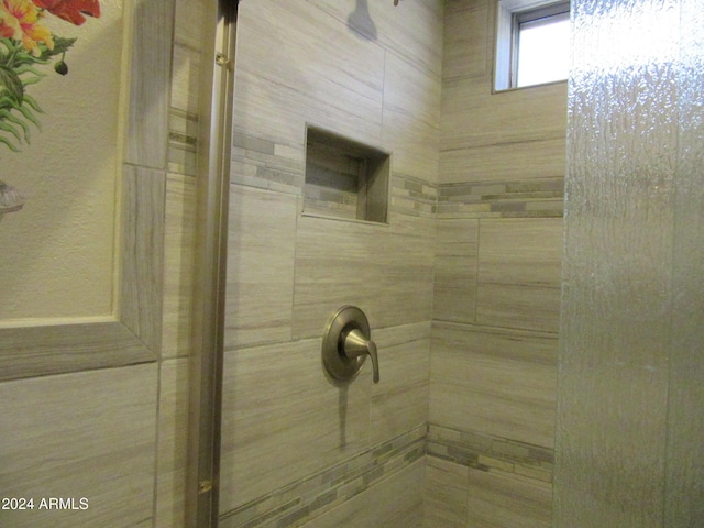 details featuring tiled shower