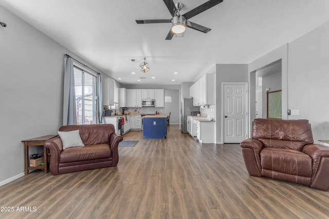 1405 S Honeysuckle Cir, Gilbert, AZ 85296 - living area featuring wood finished floors, ceiling fan, baseboards, and recessed lighting