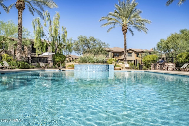 view of swimming pool