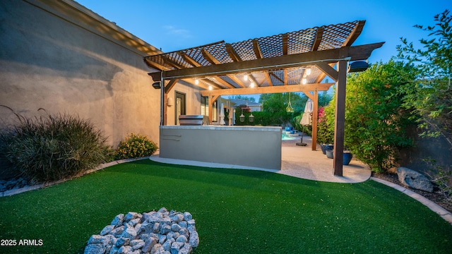 7130 E Saddleback St Unit 58, Mesa, AZ 85207 - view of green lawn featuring a pergola, a patio area, and an outdoor kitchen