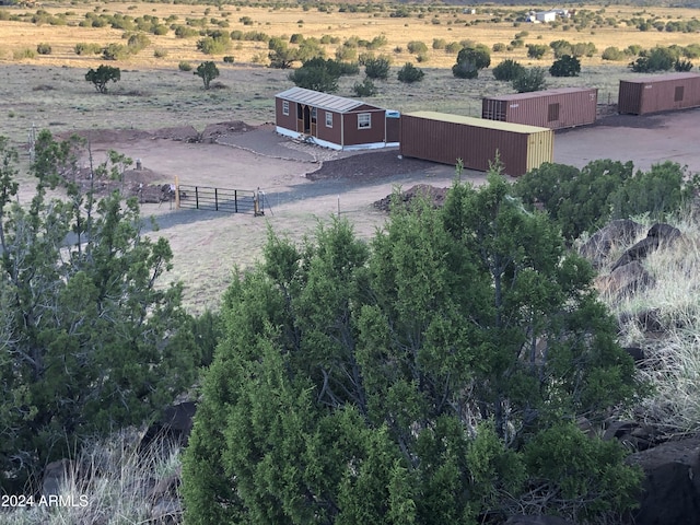 birds eye view of property featuring a rural view