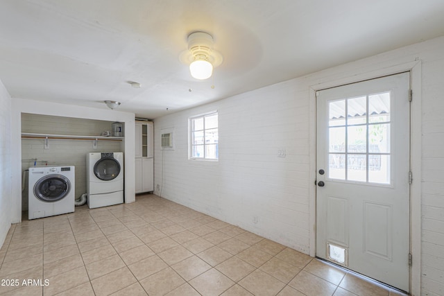 512 N Ironwood, Mesa, AZ 85201 - washroom with washing machine and dryer, ceiling fan, and light tile patterned floors