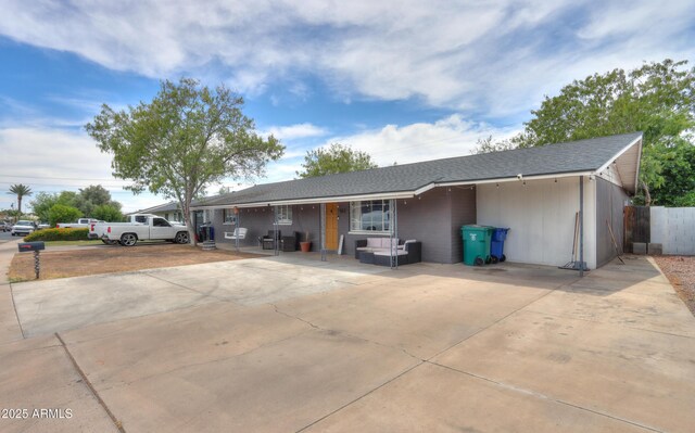 512 N Ironwood, Mesa, AZ 85201 - ranch-style home with concrete driveway and roof with shingles