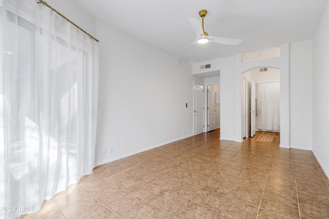 empty room featuring ceiling fan