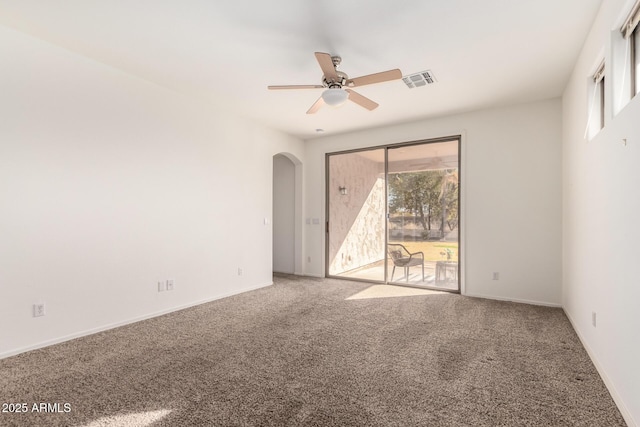 carpeted empty room featuring ceiling fan