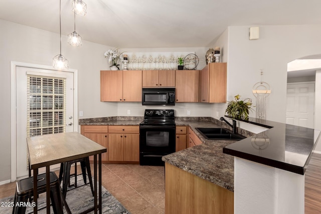 14250 W Wigwam Blvd Unit 812, Litchfield Park, AZ 85340 - kitchen featuring a peninsula, a sink, black appliances, and dark countertops